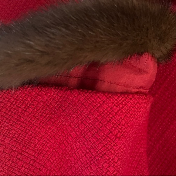 Light jacket with mink trim, belt and shaped collar - Picture 8 of 12